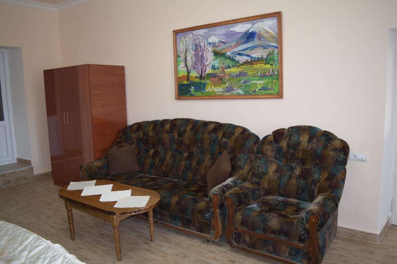 Home Garni Exterior foto